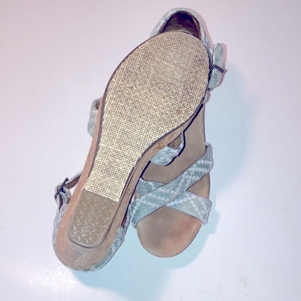 Toms Aztec patterned 3.75” wedges with 1” platform - Picture 5 of 7